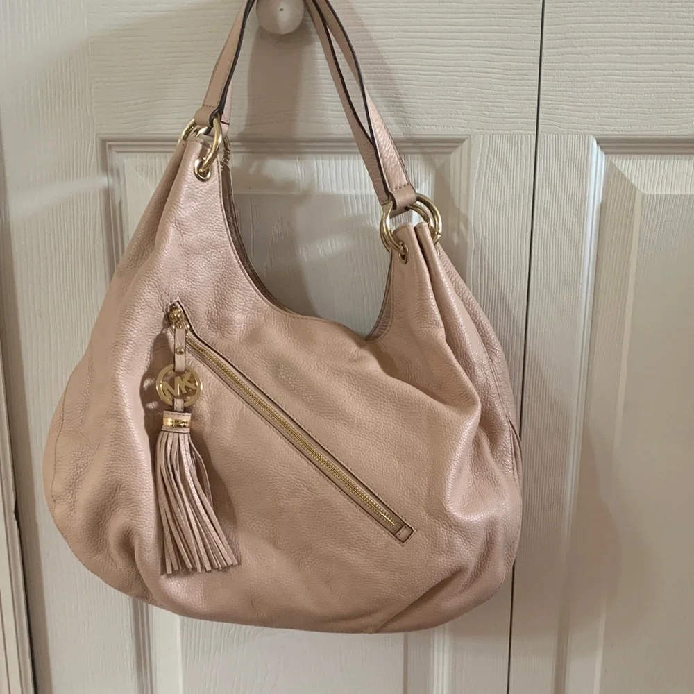 Michael Kors Leather Blush Hobo Bag with Dustbag. - Picture 1 of 15